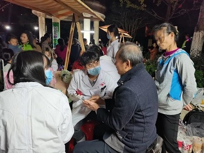 醫(yī)路隨行，服務(wù)社區(qū)——桂林醫(yī)學(xué)院研究生志愿者協(xié)會(huì)開展社區(qū)義診服務(wù)活動(dòng)